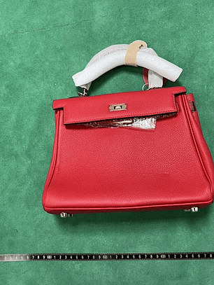 Mala em Pele Branca e Vermelha