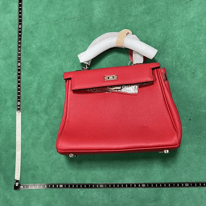 Mala em Pele Branca e Vermelha 1