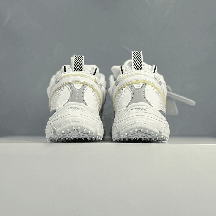 Be Right Back Frozen White 2