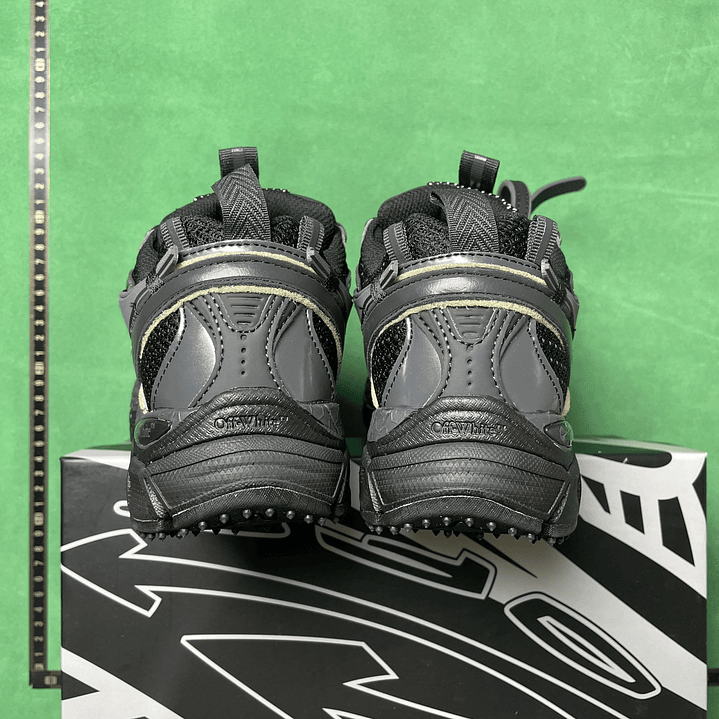 Be Right Back Black Loop 6