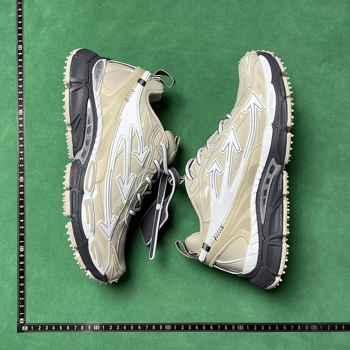 Be Right Back Black Cream Sole 3