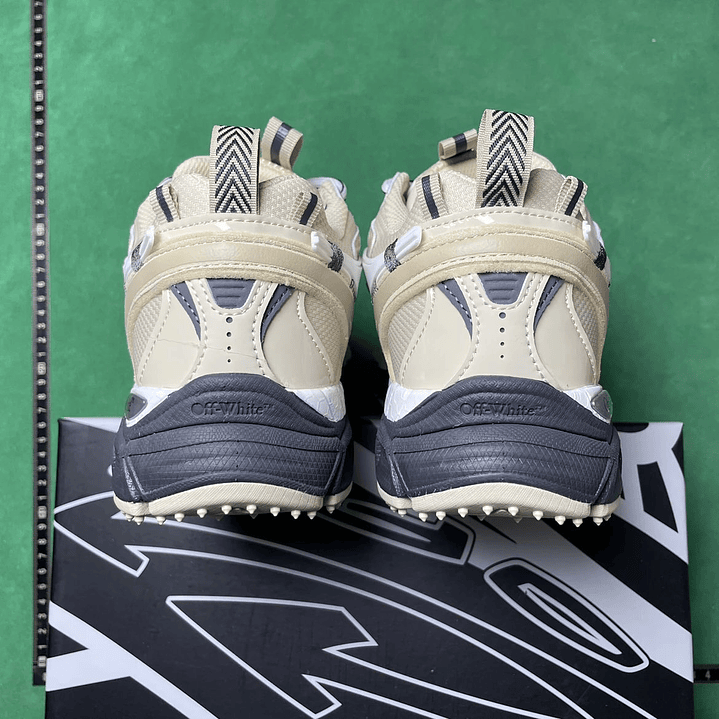 Be Right Back Black Cream Sole 4