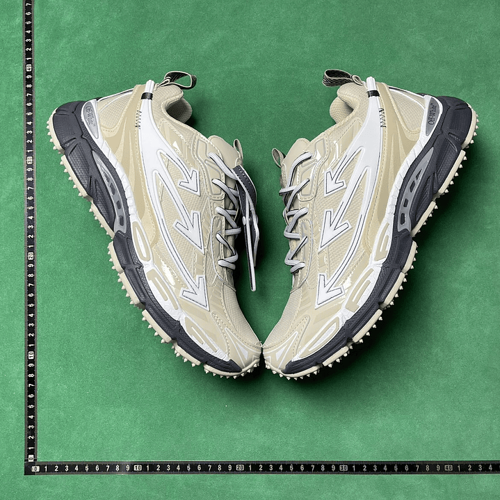 Be Right Back Black Cream Sole 2