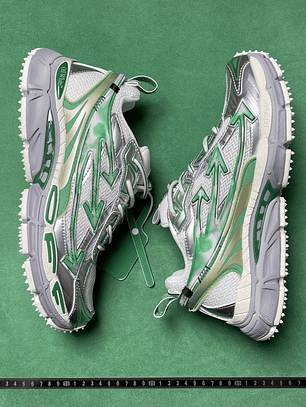 Be Right Back Esmerald