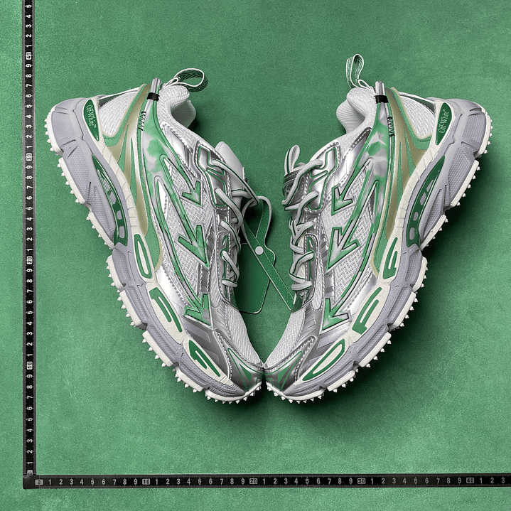 Be Right Back Esmerald 1