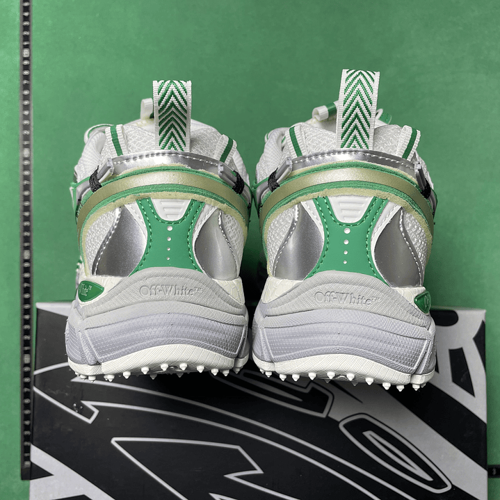 Be Right Back Esmerald 4