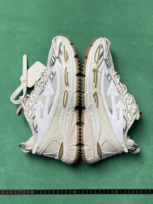 Be Right Back Cream white