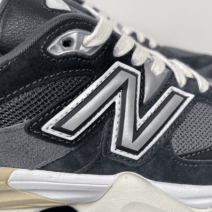 9060 Black Phantom Magnet 3