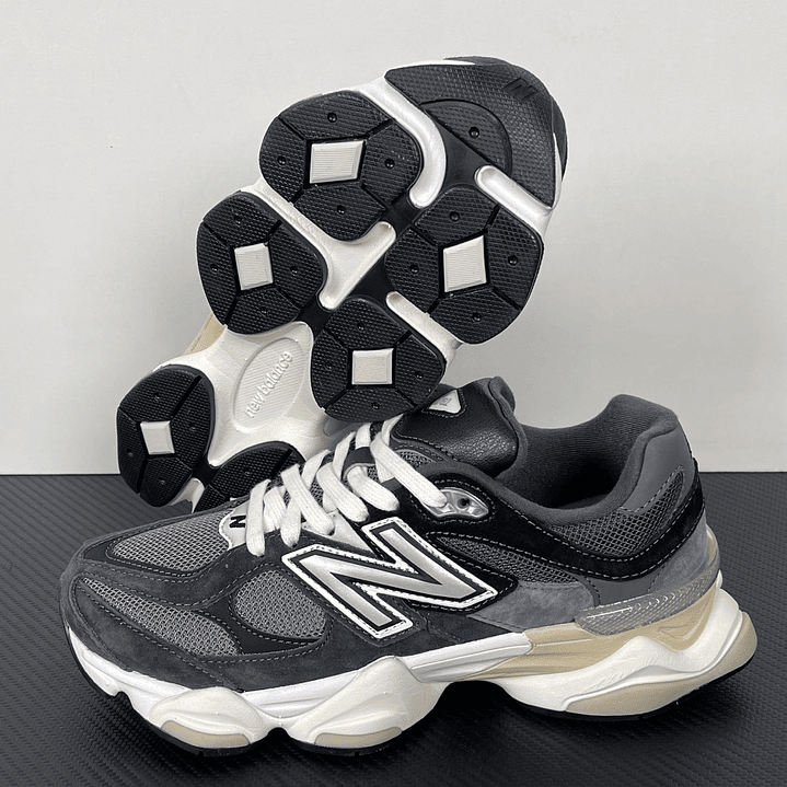 9060 Black Phantom Magnet 2