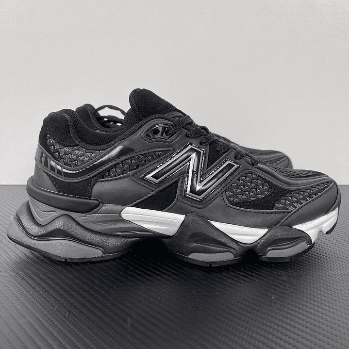 9060 Palace Black Silver  1