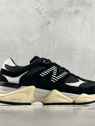 9060 Black White Classic