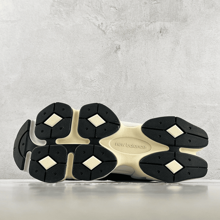 9060 Black White Classic 5