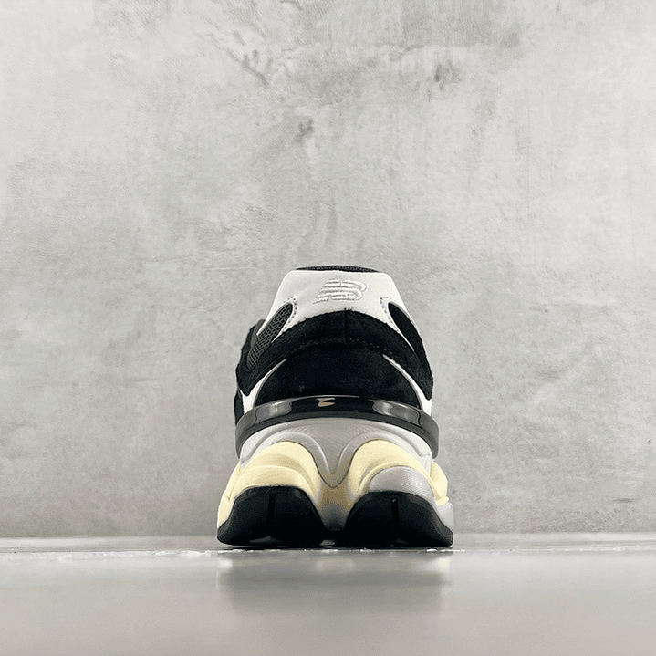 9060 Black White Classic 4