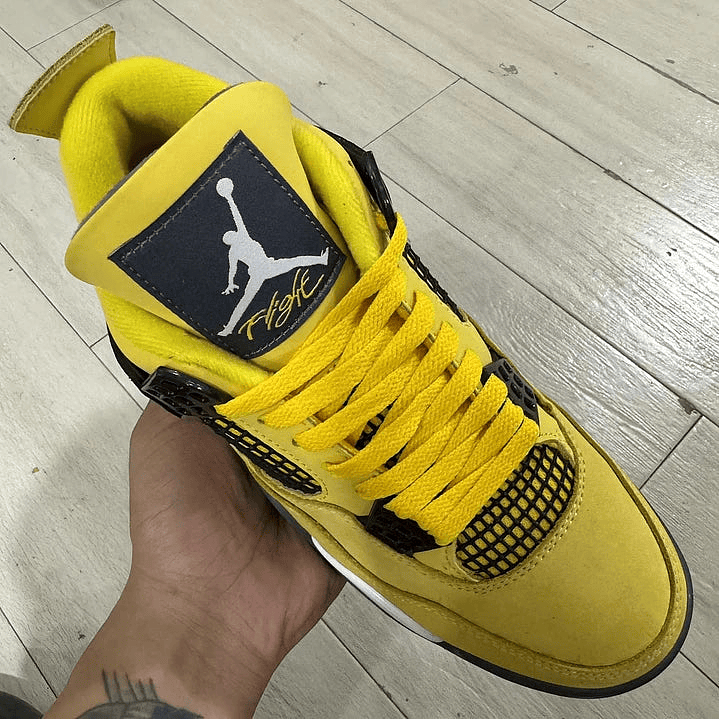 AJ4 Retro Lightning 3