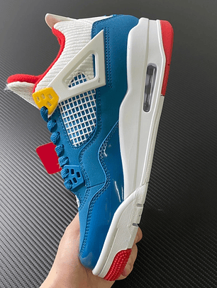 AJ4 Retro Messy Room