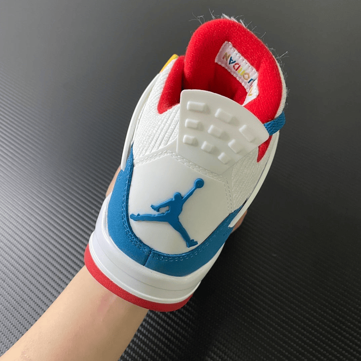 AJ4 Retro Messy Room 4