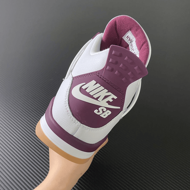 AJ4 Retro White Fuchsia 3