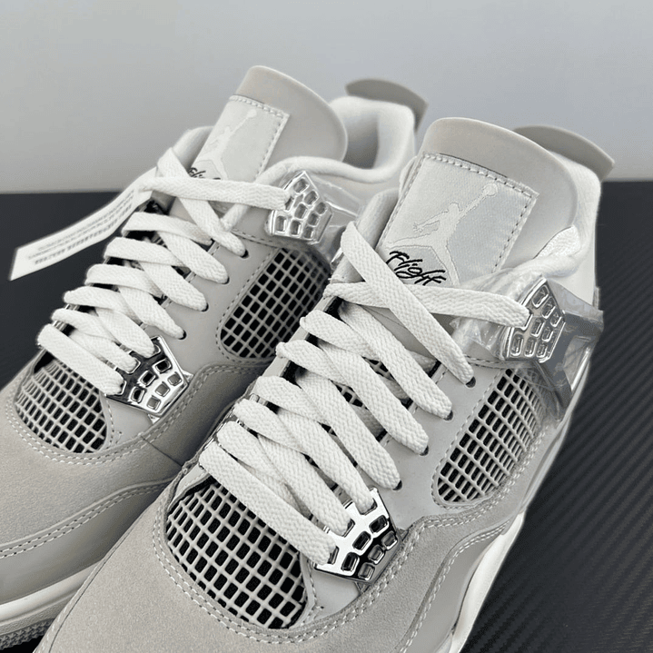 AJ4 Retro Frozen Moments 7