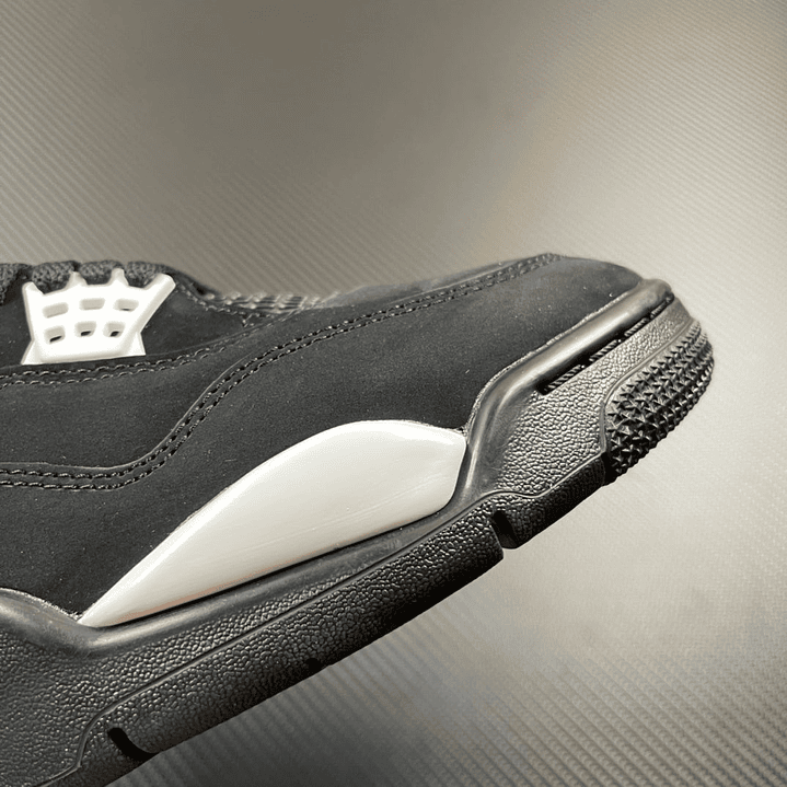 AJ4 Retro White Thunder 7