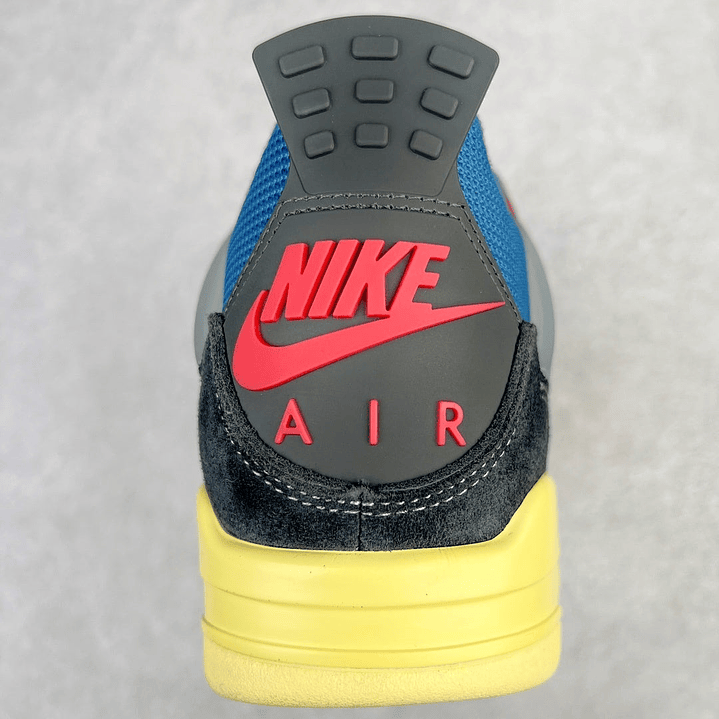 AJ4 Retro Union Off Noir 8