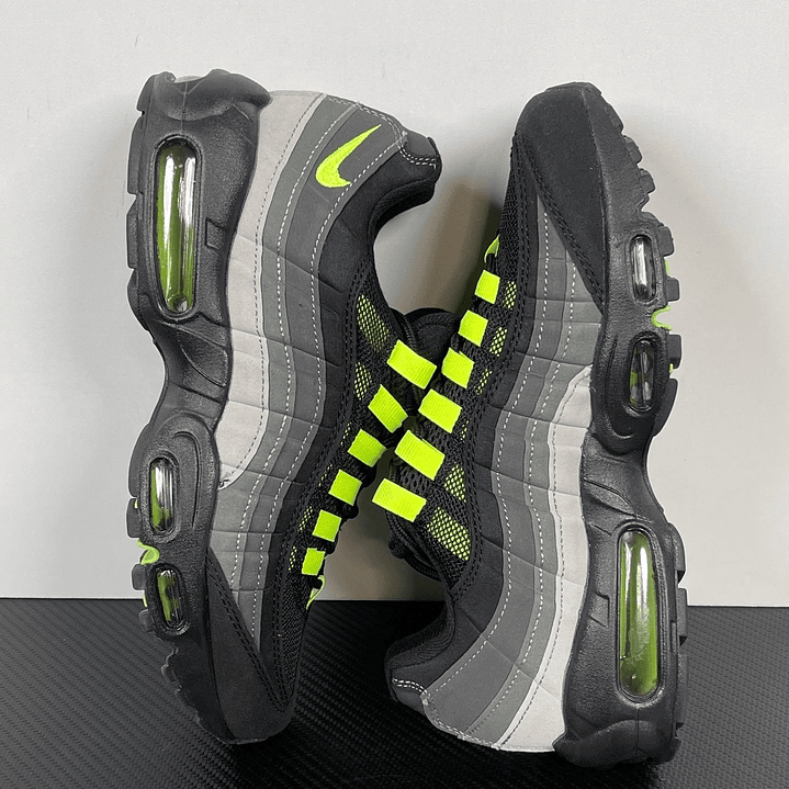 95 Black Neon 4