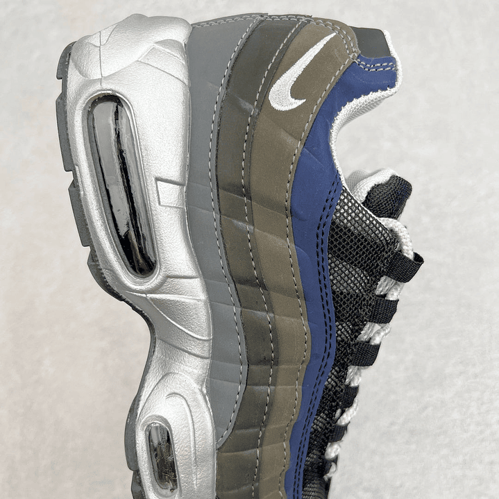 95 Black Metallic Silver 3