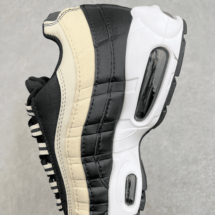 95 Black Champagne 9