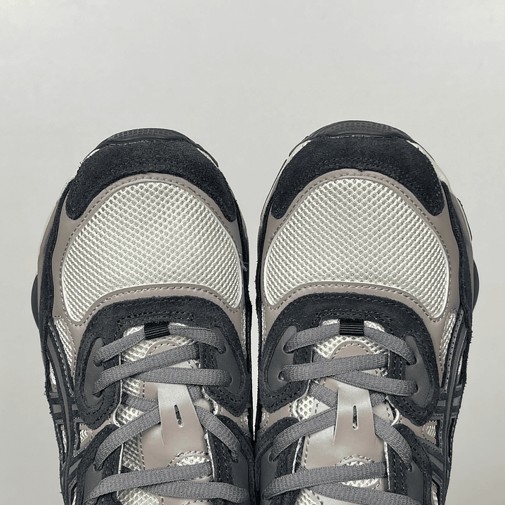 Gel Nyc Oatmeal/Obsidian Grey 6