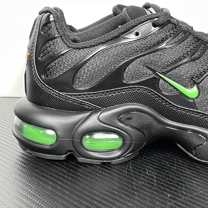 TN Black Green Strike 7