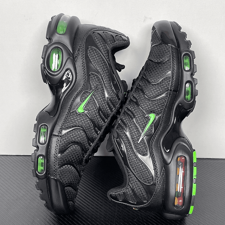 TN Black Green Strike 8