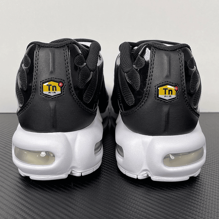 TN  Black White 6