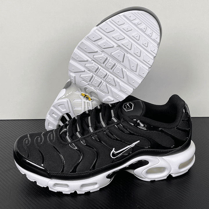 TN  Black White 7