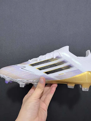 F50 Elite FG com cordões