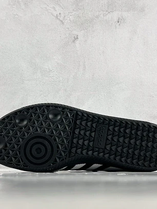Samba Classic Black Sole