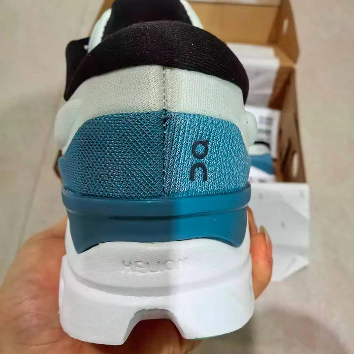 Cloudrunner 2 Waterproof     4