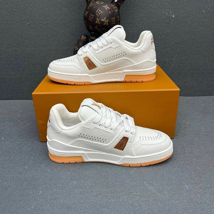 Aware Trainer Orange 1