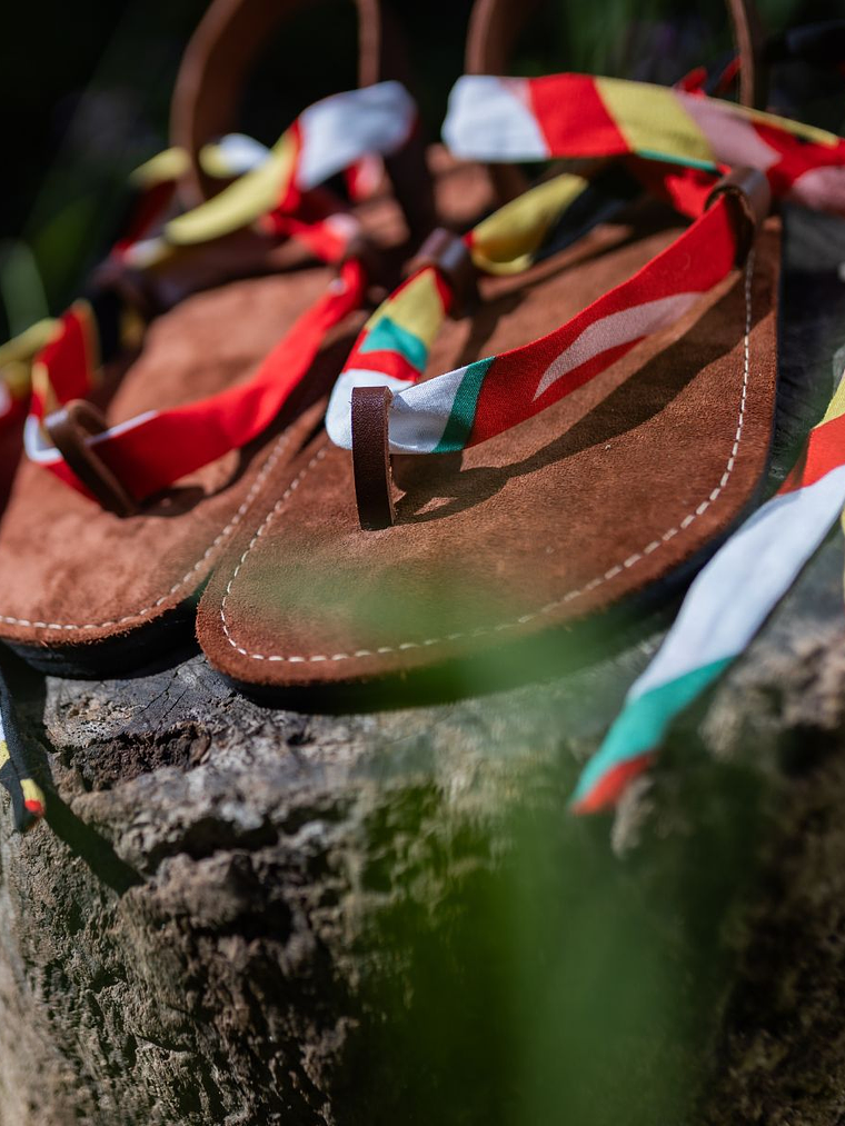 Sandalia Lumina - Café con cordón de género 2