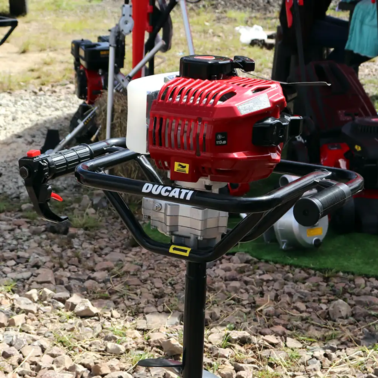 Ahoyador a gasolina Ducati DEA17752: 1.9Hp, 51.7cc, arranque manual, broca Ø200mm, 10kg. 5