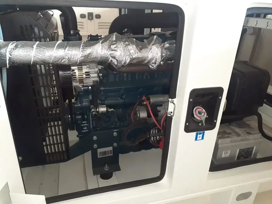 Planta Eléctrica Diésel Power Motors 39.7kVA Kubota KT36 Cabinada 3F - Foto 3 | aztools.co