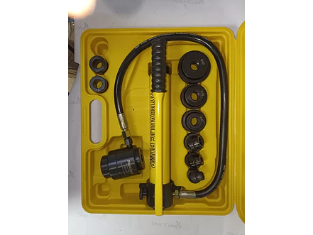 Sacabocados Hidráulico 10T Ferrawyy SBA10T, para metal hasta 3mm de espesor, con moldes redondos. - Foto 2 | aztools.co
