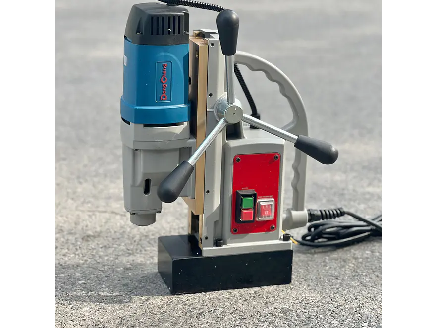 Taladro Magnético Dongcheng DJC23: 1500W, 23-50mm, Versátil y Robusto - Foto 2 | aztools.co