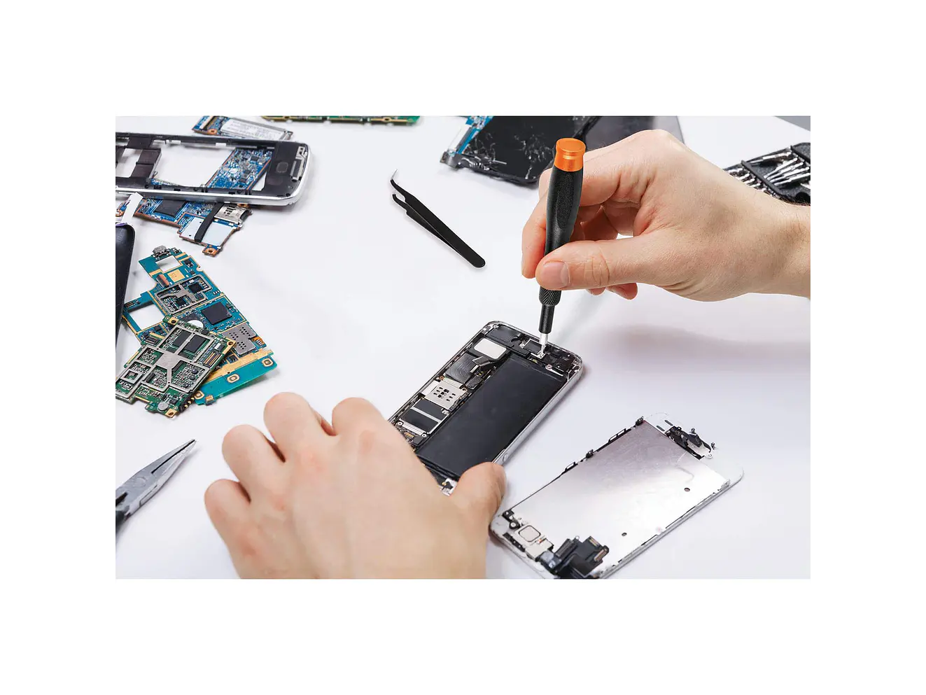 Juego de herramientas para reparación de celulares 32 piezas Truper 17762 - Foto 4 | aztools.co