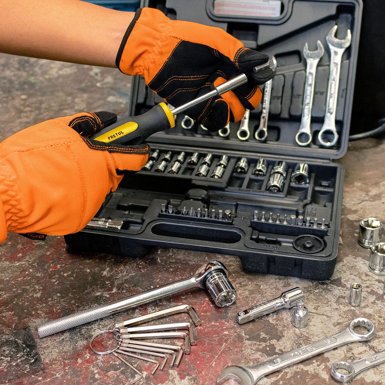 Juego de herramientas Pretul 22981 73 piezas con estuche  7