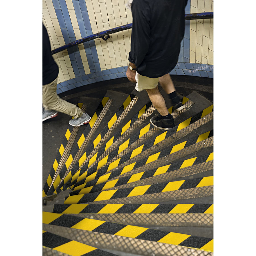 Cinta antiderrapante ama/negra con abrasivo Truper 101449, 50mm x 18m