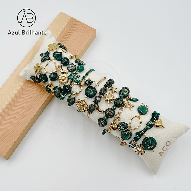 Pulseiras com Pingentes de Cores 2