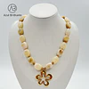 Colar de Resina com Flor 1