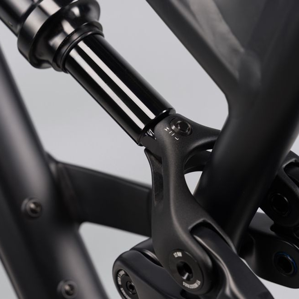 YT CAPRA CORE 1 MX Black 10