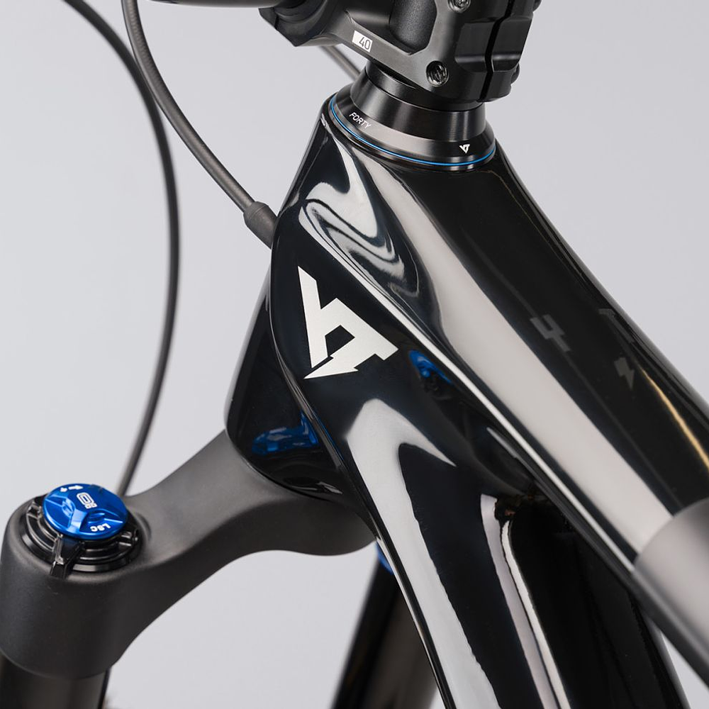 YT CAPRA CORE 3 29 CF Black 4