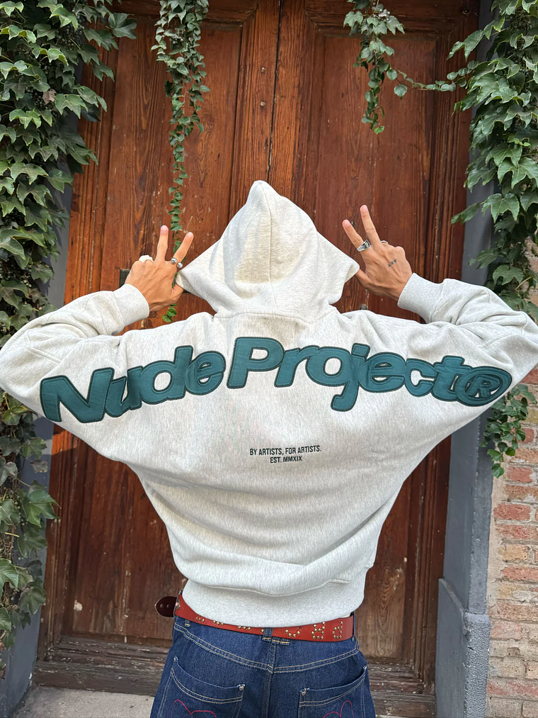 Polerón Hoodie Nude Project Grey con Capucha y Logo Bordado 1