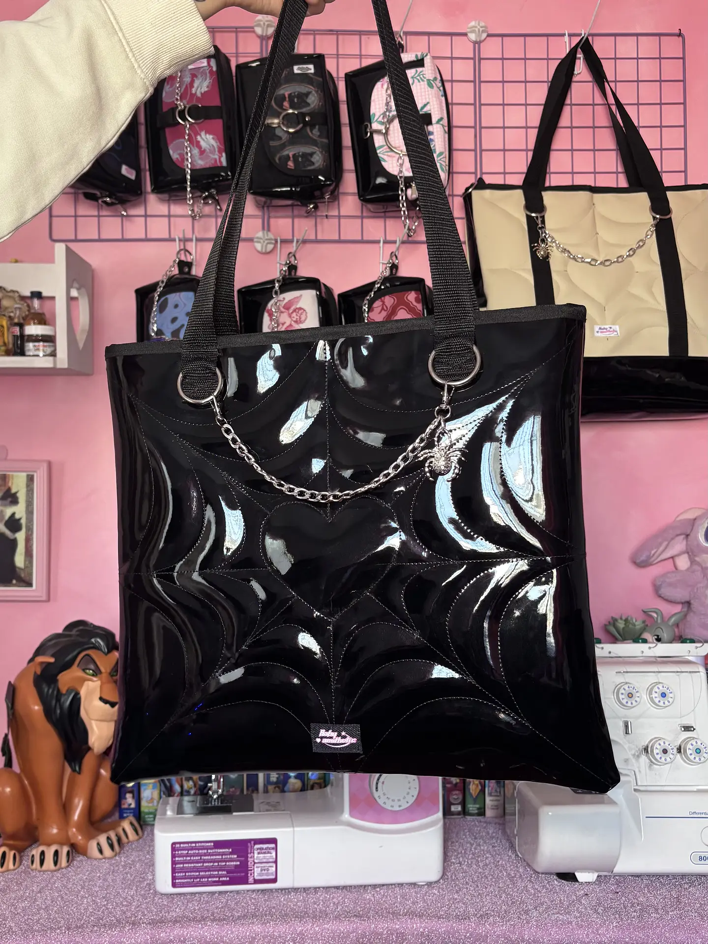 Totebag corazón charol 2